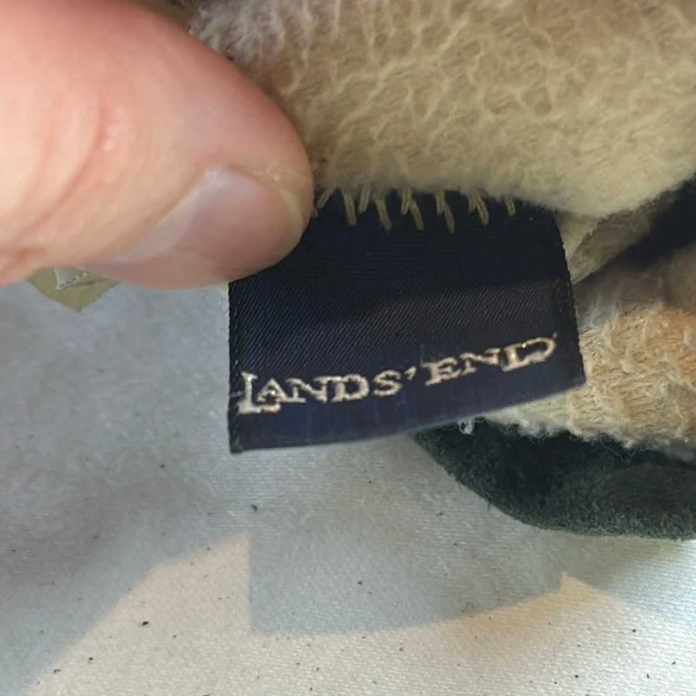 Vintage Land’s End green pig split suede gloves. Manmade lining. Women’s M.